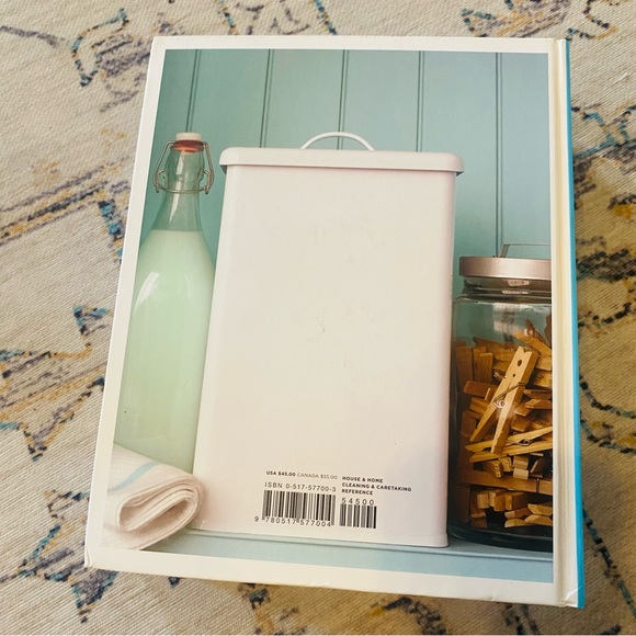 Martha Stewart's Homekeeping Handbook - Picture 3 of 8